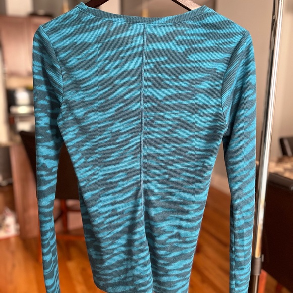 Under Armour Women’s Waffle Long Sleeve T-Shirt Size Small - Picture 3 of 5